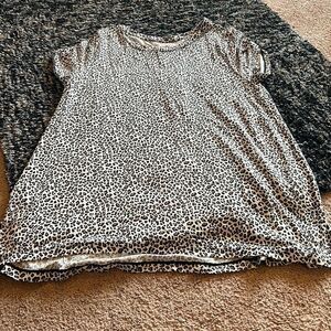 Cuddl duds animal print top L